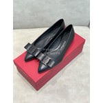 Salvatore Ferragamo Fashion Sheepskin Bow Shoes For Women Black