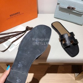 Hermes Classic Calf Leather Flat Heel Slippers Black