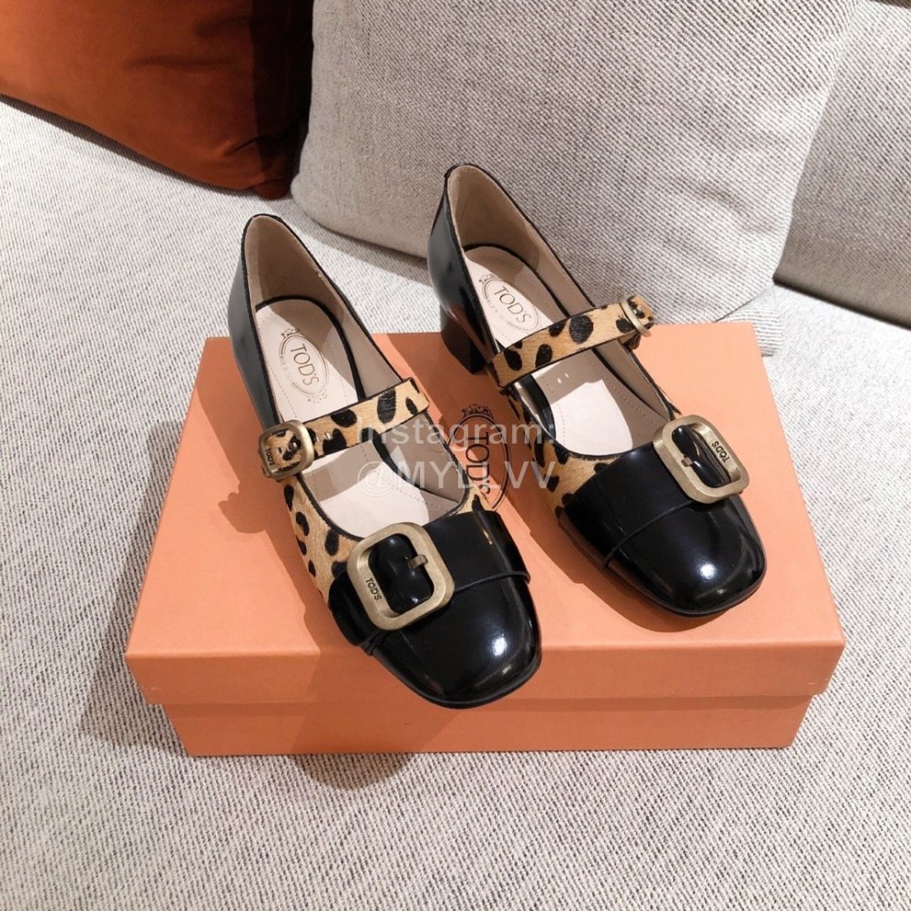 Tods Retro Golden Buckle Leather Shoes For Women 