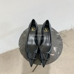 Valentino Fashion Diamond Pointed High Heels For Women Black