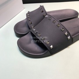 Valentino Fashion Rivet Slippers For Men And Women Black