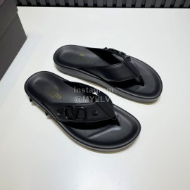 Valentino Calf Leather Rivet Flip Flops For Men Black