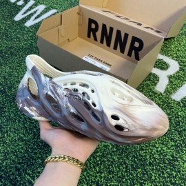 Adidas Yeezy Foam Runner Slidemxt Moon Sand X Kanye West Sneakers Brown