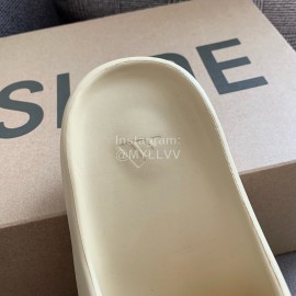 Adidas Yeezy Slide Slippers For Men And Women Beige