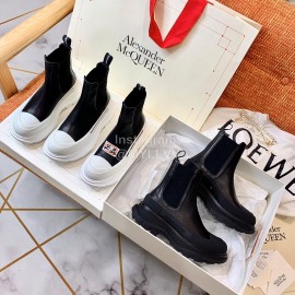 Alexander Mcqueen Fall Winter Tread Slick Chelsea Thick Soled Boots For Men And Women Black
