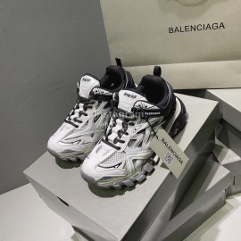 Balenciaga Track.2 Fashion Thick Soles Sneakers For Men And Women Black