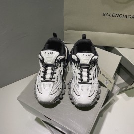 Balenciaga Track.2 Fashion Thick Soles Sneakers For Men And Women Black