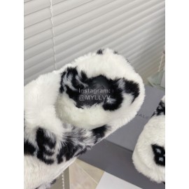 Balenciaga Winter Letter Print Logo Soft Plush Slippers White