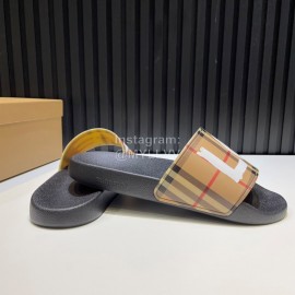Burberry Vintage Letter Plaid Summer Slippers For Men And Women
