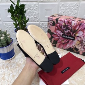 Dolce Gabbana Metal Cowhide Flat Slippers For Women Black