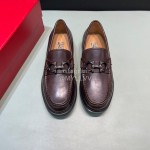 Ferragamo Grain Cowhide Gancini Buckle Shoes For Men Brown