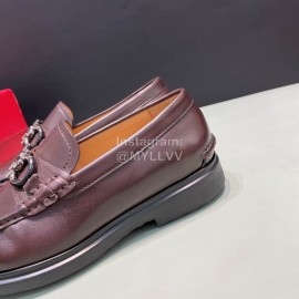Ferragamo Grain Cowhide Gancini Buckle Shoes For Men Brown