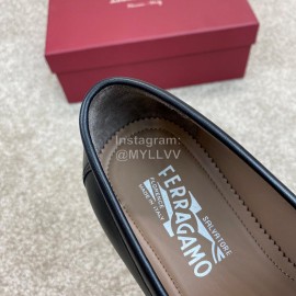 Ferragamo Classic Calf Leather Business Loafers For Men Black