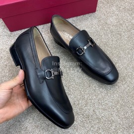 Ferragamo Black Calf Leather Gancini Buckle Business Loafers For Men 