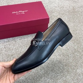 Ferragamo Black Calf Leather Gancini Buckle Business Loafers For Men 