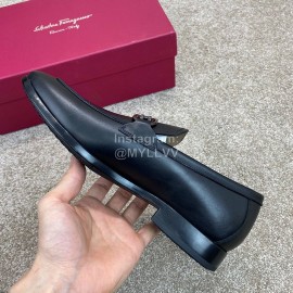 Ferragamo Black Calf Leather Gancini Buckle Business Loafers For Men 