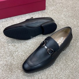 Ferragamo Black Calf Leather Gancini Buckle Business Loafers For Men 