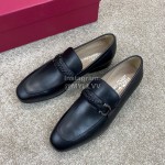 Ferragamo Black Cowhide Metal Buckle Business Loafers For Men 