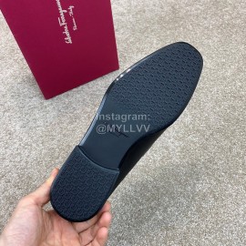 Ferragamo Cowhide Metal Buckle Business Loafers For Men Black