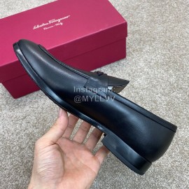 Ferragamo Cowhide Metal Buckle Business Loafers For Men Black