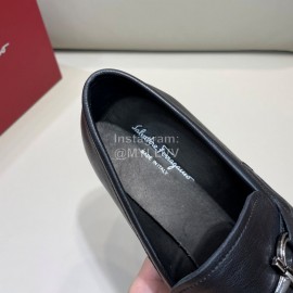 Ferragamo Classic Cowhide Gancini Buckle Black Business Loafers For Men 