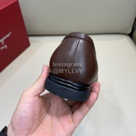 Ferragamo Classic Cowhide Gancini Buckle Business Loafers For Men Brown