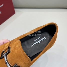 Ferragamo Velvet Cowhide Gancini Buckle Business Loafers For Men Tan