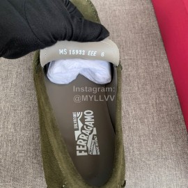 Ferragamo Velvet Calf Leather Business Shoes For Men Green