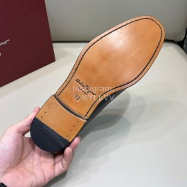 Ferragamo Calf Leather Business Loafers For Men Gray