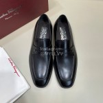 Ferragamo Calf Leather Business Loafers For Men Black