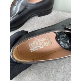 Ferragamo Black Calf Leather Business Loafers For Men 