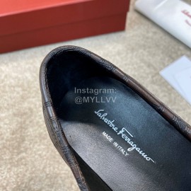 Ferragamo Calf Leather Gancini Buckle Business Loafers For Men 