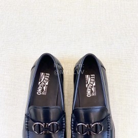 Ferragamo Classic Leather Gancini Buckle Loafers For Men 