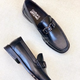 Ferragamo Classic Leather Gancini Buckle Loafers For Men 