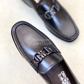 Ferragamo Classic Leather Gancini Buckle Loafers For Men 