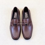 Ferragamo Classic Leather Gancini Buckle Loafers For Men Reddish Brown