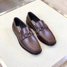 Ferragamo Classic Leather Gancini Buckle Loafers For Men Reddish Brown