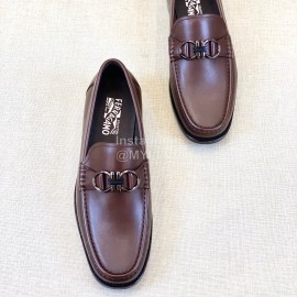 Ferragamo Classic Leather Gancini Buckle Loafers For Men Reddish Brown