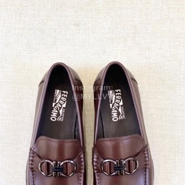 Ferragamo Classic Leather Gancini Buckle Loafers For Men Reddish Brown