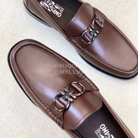 Ferragamo Classic Leather Gancini Buckle Loafers For Men Reddish Brown