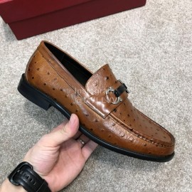 Ferragamo Classic Leather Gancini Buckle Business Loafers For Men Brown