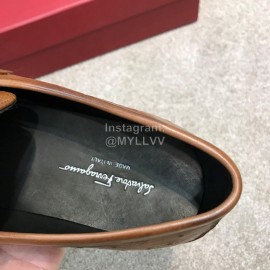 Ferragamo Classic Leather Gancini Buckle Business Loafers For Men Brown