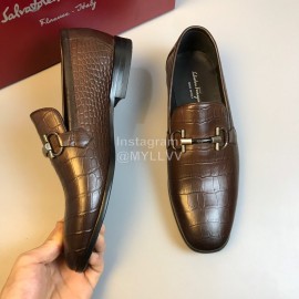 Ferragamo Crocodile Pattern Leather Gancini Buckle Business Shoes For Men Brown