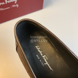 Ferragamo Crocodile Pattern Leather Gancini Buckle Business Shoes For Men Brown