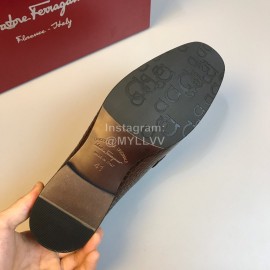 Ferragamo Crocodile Pattern Leather Gancini Buckle Business Shoes For Men Brown