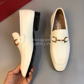 Ferragamo Leather Gancini Buckle Business Shoes For Men White