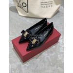 Salvatore Ferragamo Fashion Patent Leather Pointed Shoes For Women Black