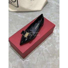 Salvatore Ferragamo Fashion Patent Leather Pointed Shoes For Women Black
