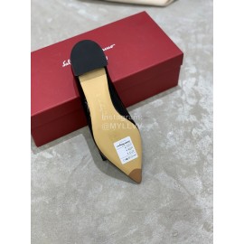 Salvatore Ferragamo Fashion Patent Leather Pointed Shoes For Women Black