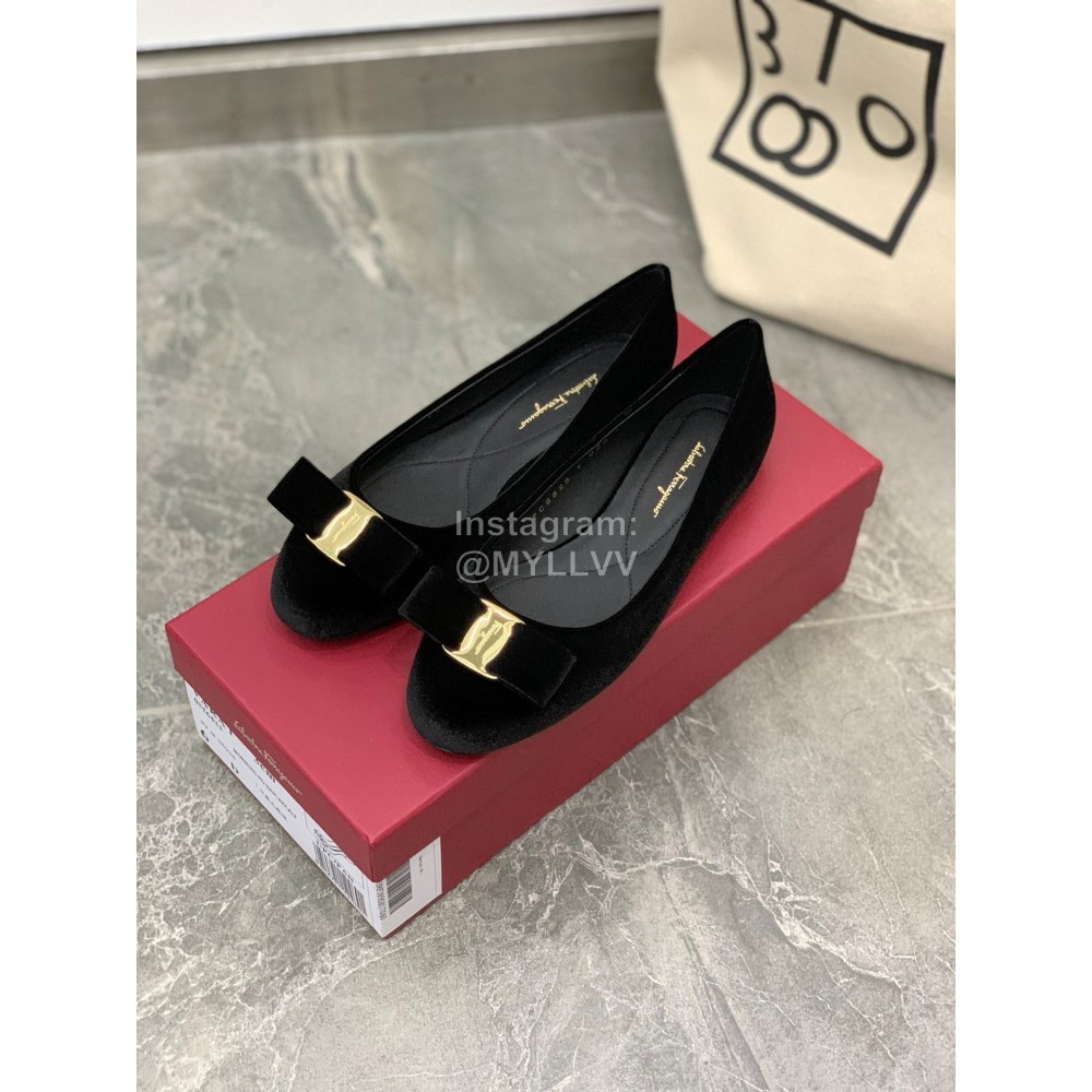 Salvatore Ferragamo Fashion Velvet Bow Flat Heels For Women Black